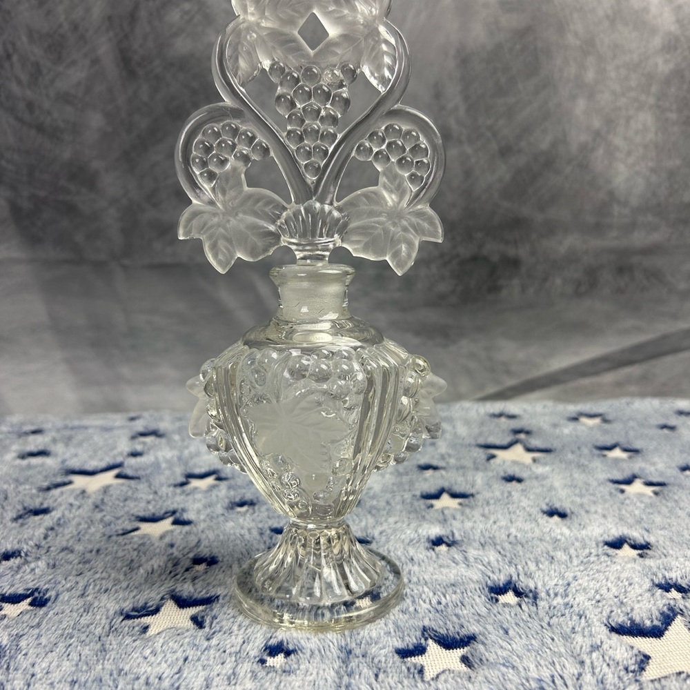 Elegant Clear Glass Perfume Bottle